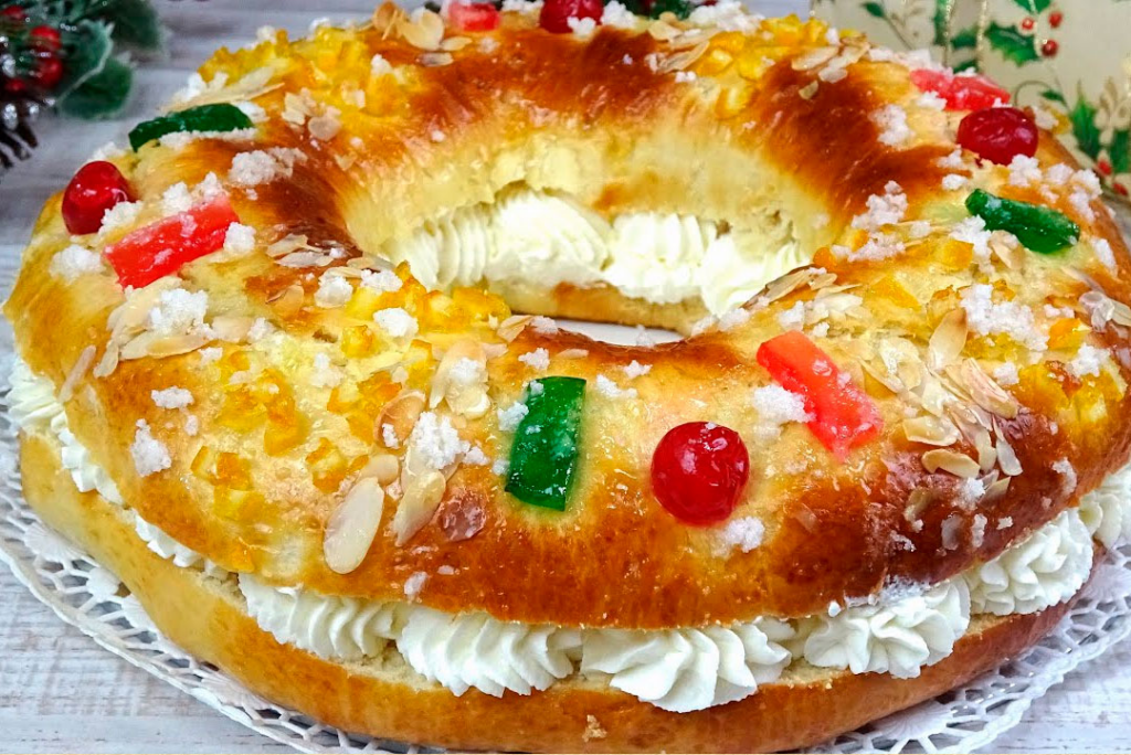 ROSCÓN DE REYES RELLENO DE CREMA